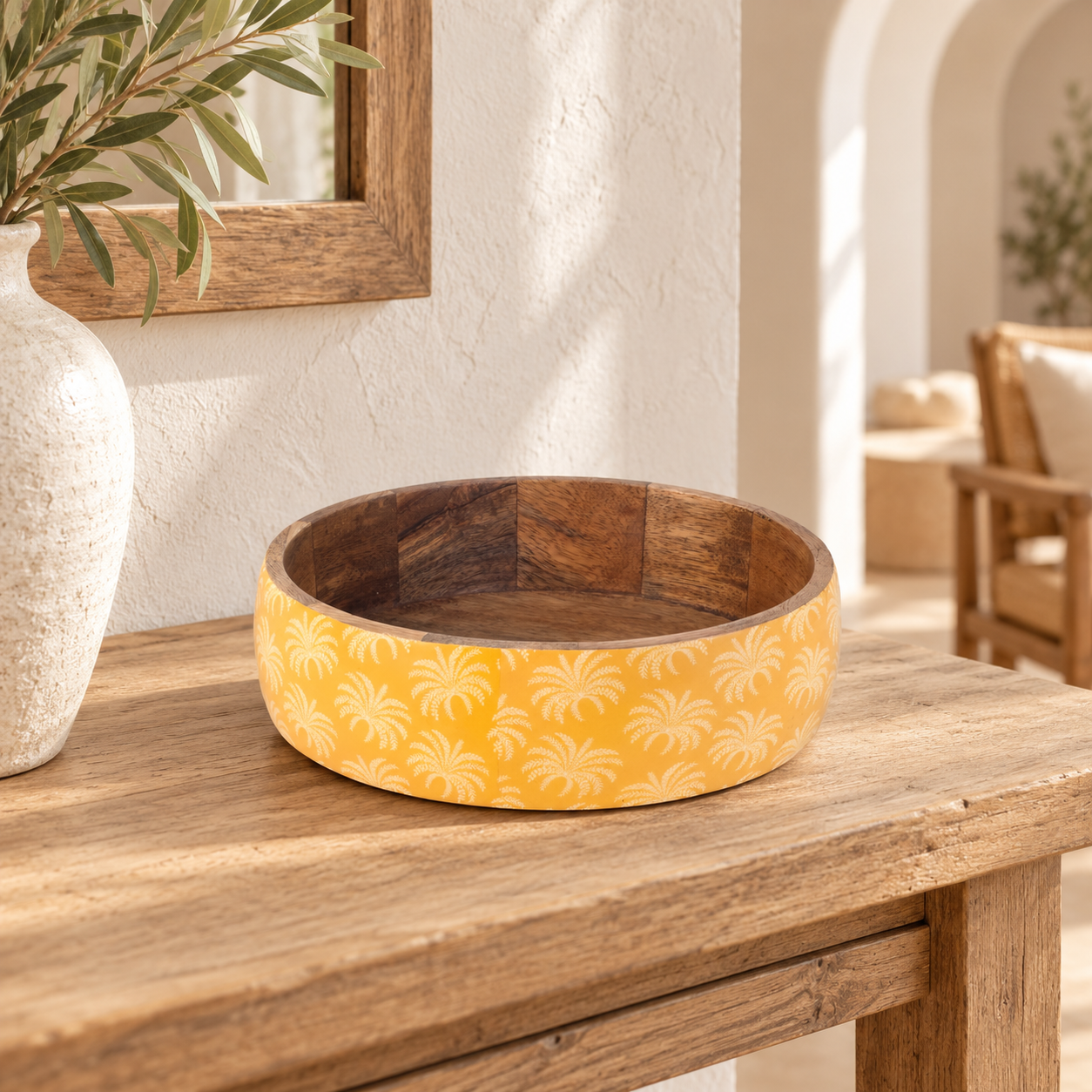 Kom met palmmotief 25 × 25 × 7 cm, artikel 38999, in een mediterrane binnensfeer